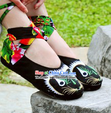 Folk Tiger Black Cloth Shoes