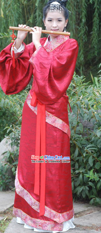 Traditional Chinese Wedding Wear for Brides