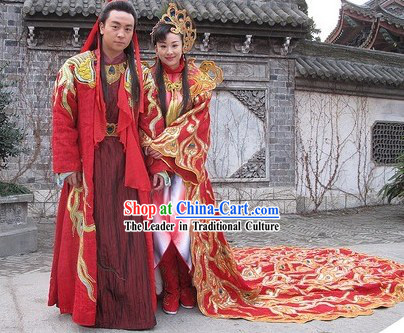 Traditional Chinese Wedding Dress for Both Bride and Bridegroom