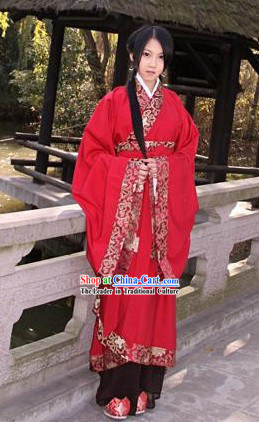 Traditional Red Wedding Dress Outfits for Brides