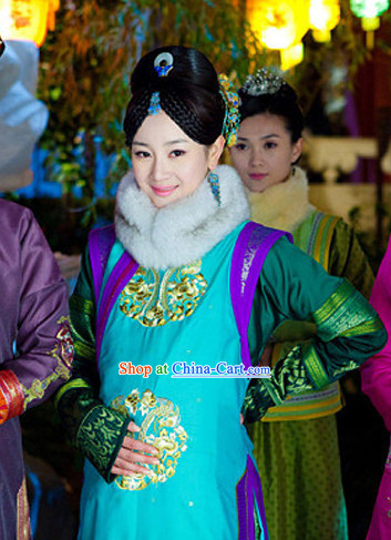 Ancient Chinese Pregnant Woman Costumes and Hair Decorations