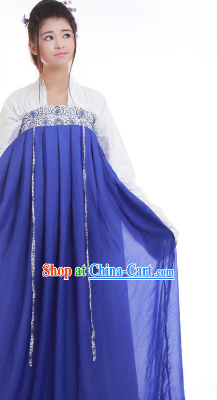 Tang Dynasty Costume in China for Women