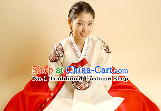 Traditional Korean Hanbok Outfit for Women
