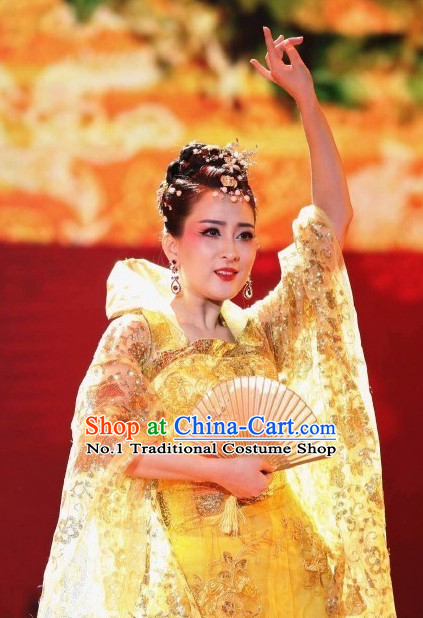 Yang Yuhuan China Beauty Traditional Chinese Costumes and Hair Accessories