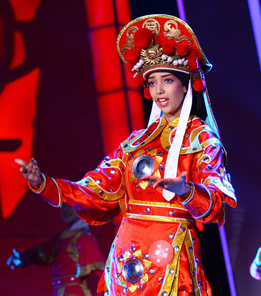 China Heroine Hua Mulan Stage Costumse and Hat for Women.