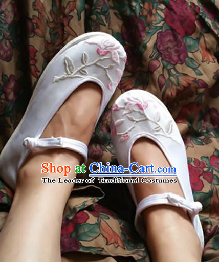 Traditional Chinese National Embroidered Shoes Handmade White Satin Shoes, China Hanfu Embroidery Flowers Shoes for Women