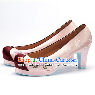 Traditional Korean National Wedding Shoes Light Pink Embroidered Shoes, Asian Korean Hanbok Embroidery Flowers High-heeled Court Shoes for Women