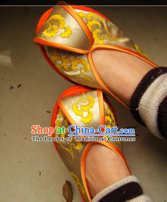 Asian Chinese Traditional Shoes Wedding Bride Yellow Embroidered Shoes, China Peking Opera Handmade Embroidery Hanfu Shoes for Women