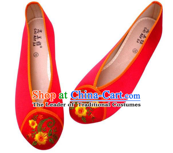 Traditional Chinese National Bride Red Embroidered Slippers, China Handmade Embroidery Flowers Hanfu Shoes for Women