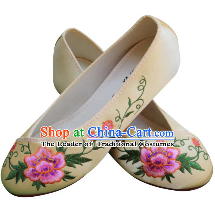 Traditional Chinese National Bride Light Yellow Cloth Embroidered Shoes, China Handmade Embroidery Peony Flowers Hanfu Shoes for Women