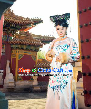 Traditional Ancient Chinese Imperial Concubine Costume, Chinese Qing Dynasty Manchu Lady Fur Dress, Cosplay Chinese Manchu Minority Princess Embroidered Clothing for Women