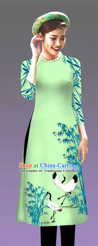 Top Grade Asian Vietnamese Costumes Classical Jing Nationality Crane Pattern Short Cheongsam, Vietnam National Clothing Bride Traditional Light Green Ao Dai Dress