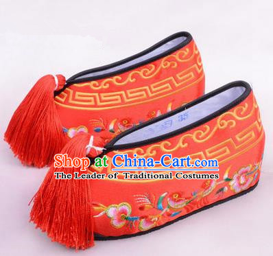 Chinese Ancient Peking Opera Young Lady Embroidered Wedding Shoes, Traditional China Beijing Opera Female Hua Tan Red Embroidered Shoes