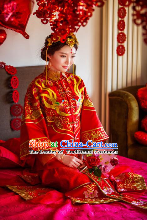 Traditional Chinese Wedding Costume Xiuhe Wedding Clothing Longfeng Flown, Ancient Chinese Bride Toast Embroidered Dragon and Phoenix Full Dress for Women