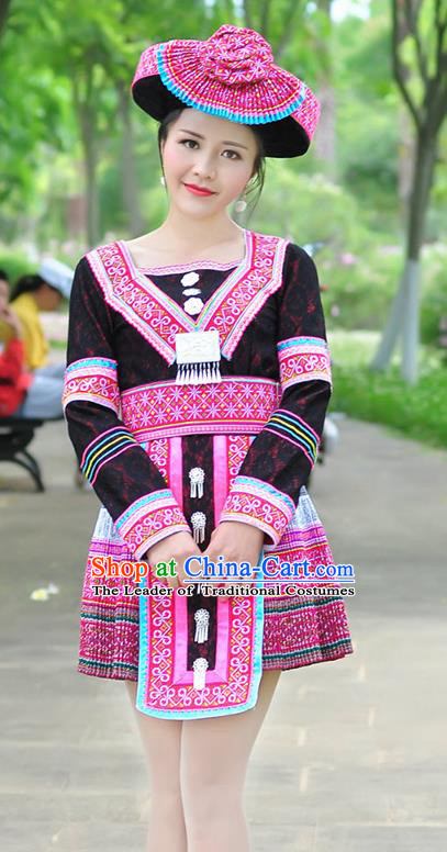 Traditional Chinese Miao Nationality Dancing Costume Hmong Female Folk Dance Ethnic Pleated Skirt Chinese Minority Nationality Embroidery Costume for Women