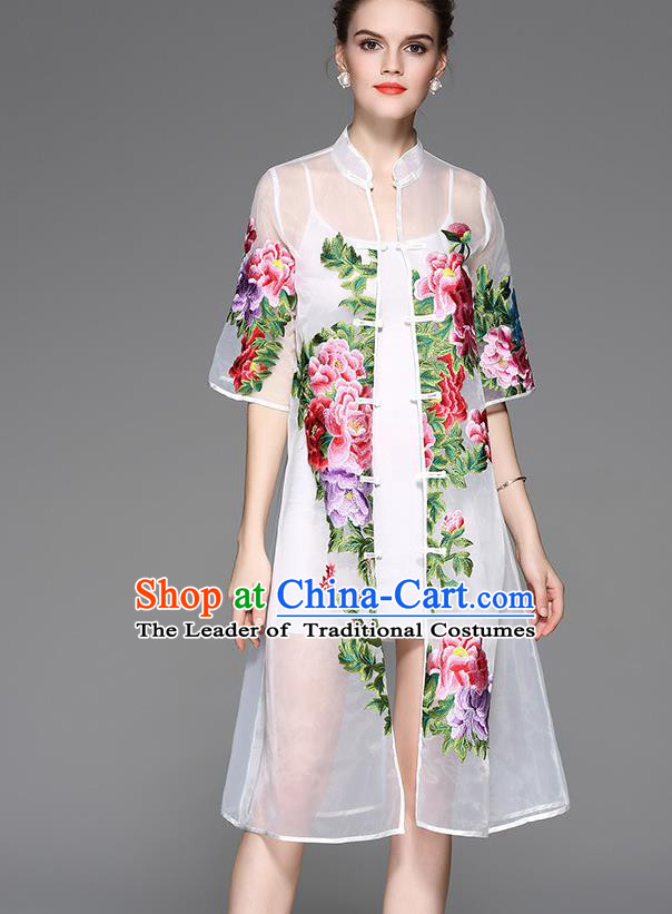 Traditional Top Grade Asian Chinese Costumes Classical Embroidery Peony White Coat, China National Plated Buttons Dust Coat for Women