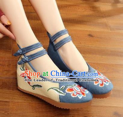 Traditional Chinese National Hanfu Wedding Blue Embroidered Shoes, China Princess Embroidery Peony Shoes for Women