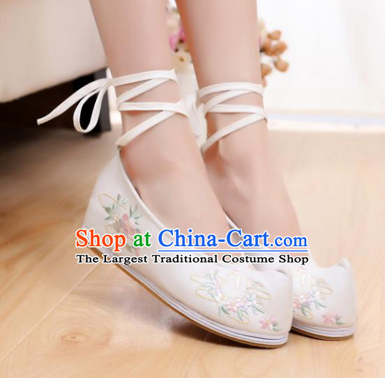 Chinese Traditional National Shoes Ancient Hanfu Shoes White Embroidered Shoes for Women