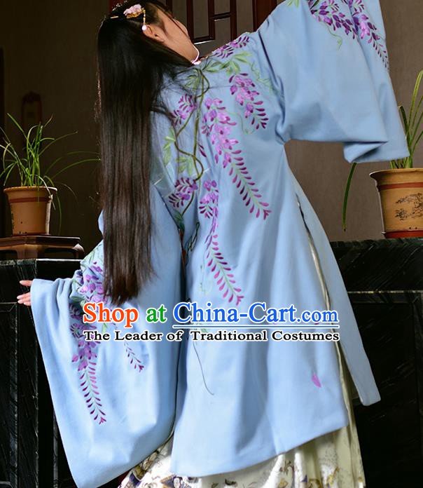 China Ancient Costume Ming Dynasty Palace Lady Embroidered Cloak for Women