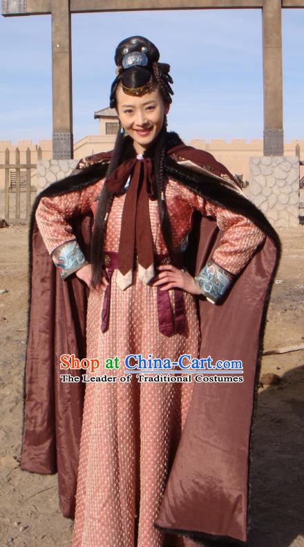 Chinese Traditional Tang Dynasty Hofdame Swordswoman Embroidered Replica Costume for Women