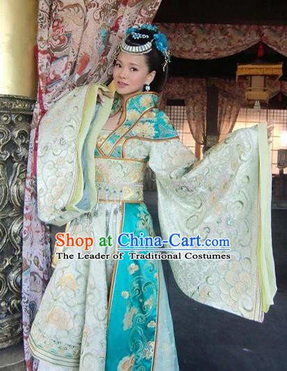 Chinese Tang Dynasty Imperial Concubine Yang Yuhuan Embroidered Dress Ancient Palace Lady Historical Costume