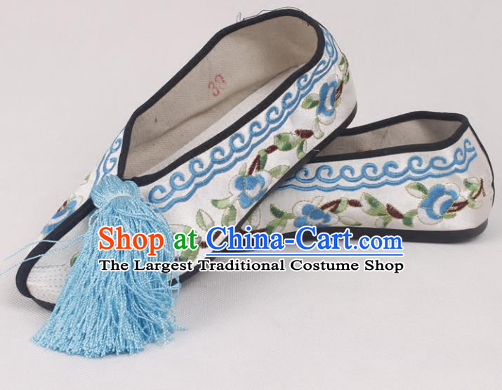 Chinese Traditional Beijing Opera Hanfu White Embroidered Shoes Peking Opera Diva Blood Stained Shoes for Women