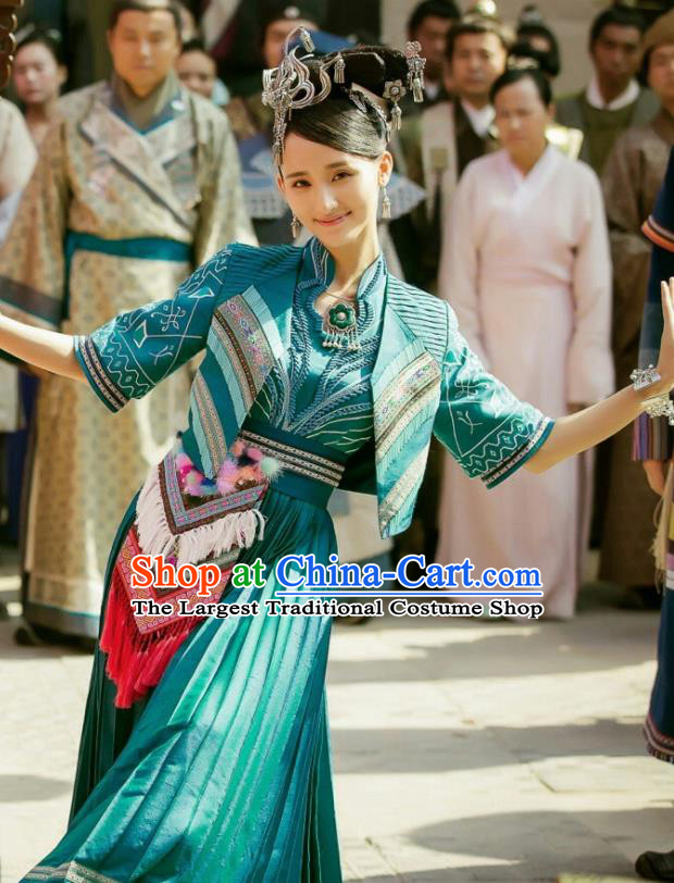 Traditional Chinese Ancient Young Lady Hanfu Dress Miao Minority Princess Costume and Headpiece for Women
