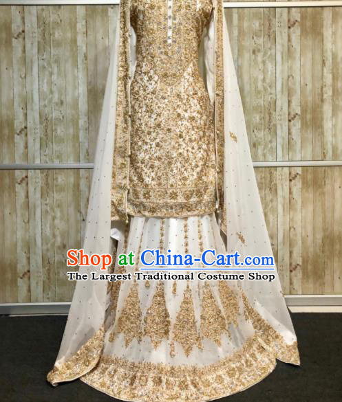 South Asia Pakistan Court Bride Golden Costumes Traditional Pakistani Wedding Luxury Embroidered Dress for Women