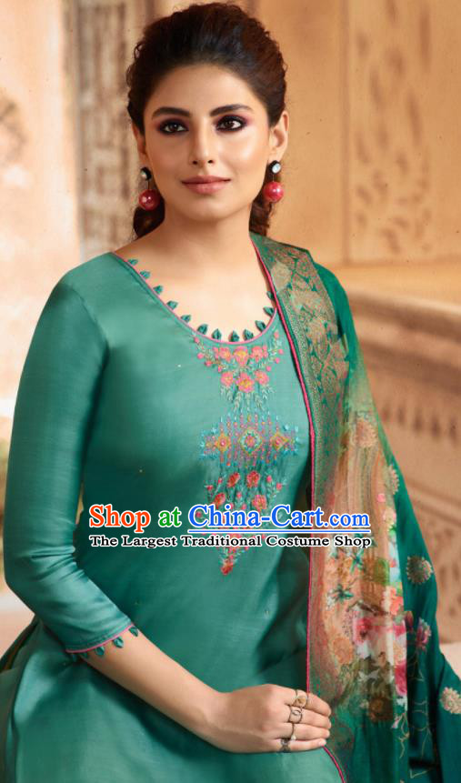 Asian Indian Punjabis Bride Embroidered Peacock Green Satin Blouse and Pants India Traditional Lehenga Choli Costumes Complete Set for Women