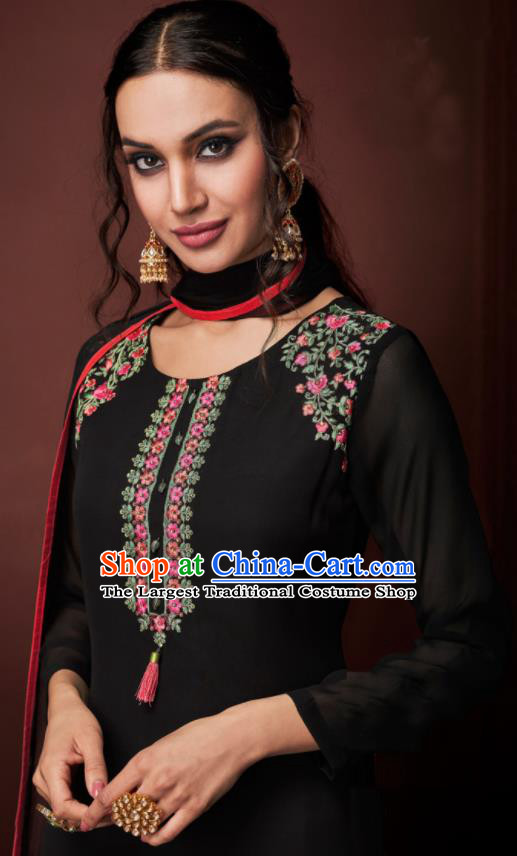Asian Indian Punjabis Embroidered Black Blouse and Pants India Traditional Kurti Costumes Complete Set for Women