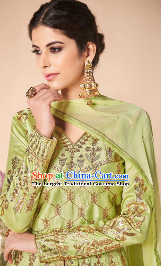 Asian Indian Lehenga Embroidered Light Green Silk Blened Dress India Traditional Bollywood Court Costumes for Women