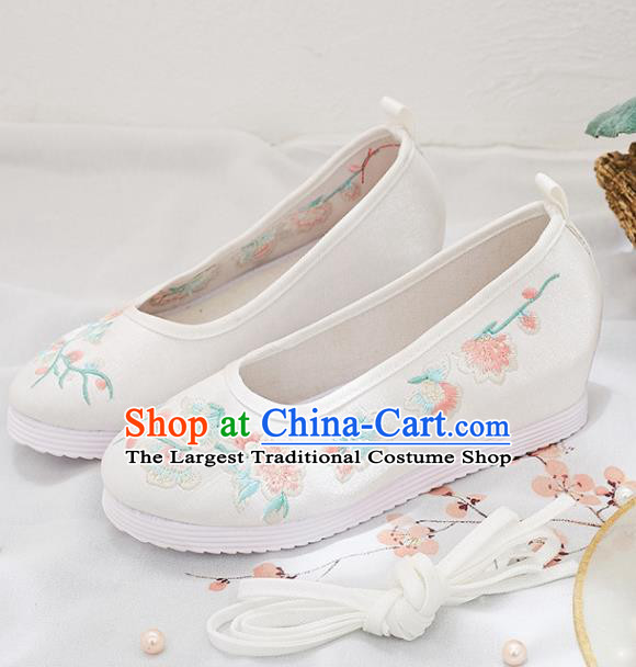 Traditional Chinese Embroidered Plum White Satin Shoes Hanfu Shoes National Shoes for Women