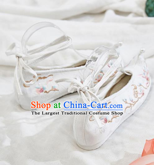 Traditional Chinese National Winter Shoes Embroidered Cloud White Shoes Hanfu Shoes for Women