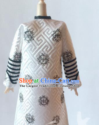 Chinese Qing Dynasty Manchu Queen White Qipao Dress Ancient Imperial Consort Embroidered Historical Costume for Women