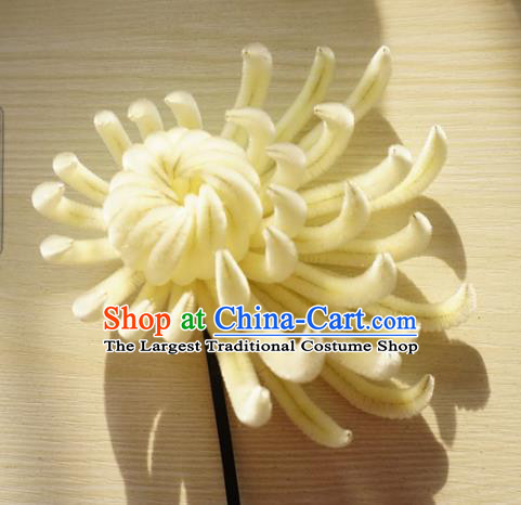 Chinese Handmade Palace White Chrysanthemum Velvet Hairpins Ancient Queen Hair Accessories Headwear for Women