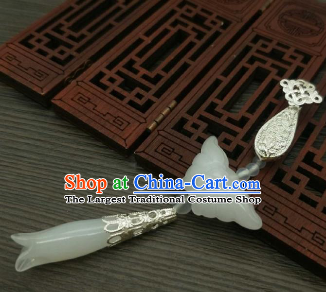 Traditional Chinese Ancient Palace Jade Butterfly Brooch Handmade Hanfu Breastpin Pendant for Women