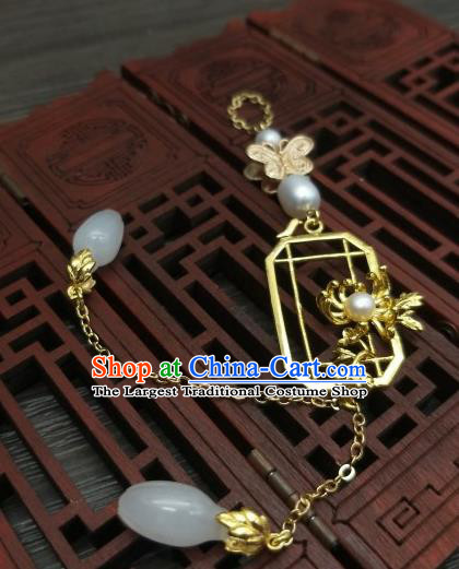 Traditional Chinese Ancient Palace Golden Chrysanthemum Brooch Handmade Hanfu Tassel Breastpin Pendant for Women