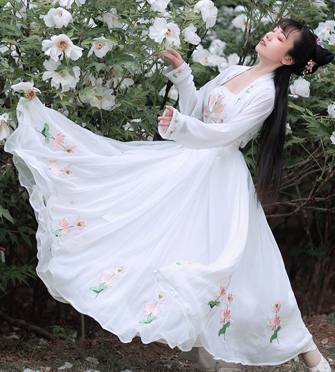 Traditional Chinese Tang Dynasty Court White Hanfu Dress Ancient Peri Princess Embroidered Historical Costume for Women