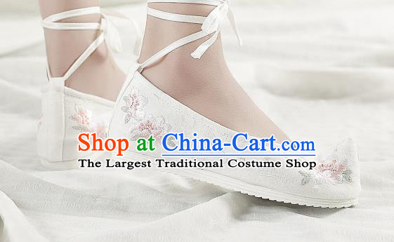 Asian Chinese Classical Dance White Embroidered Shoes Traditional Hanfu Melaleuca End Shoes National Cloth Shoes for Women