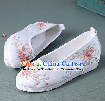 Chinese Handmade Embroidered Flower White Opera Shoes Traditional Hanfu Shoes National Shoes for Women