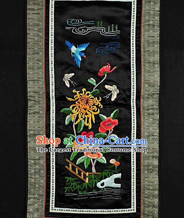 Traditional Chinese Embroidered Chrysanthemum Camellia Decorative Painting Hand Embroidery Birds Black Silk Picture Craft
