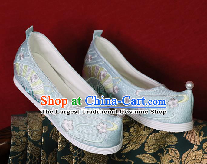 China Handmade Shoes Hanfu Shoes Princess Shoes Embroidered Shoes Ming Dynasty Young Lady Light Blue Satin Shoes