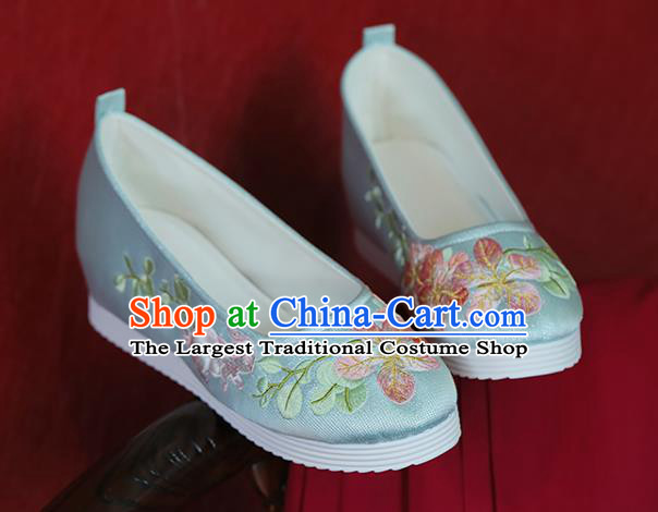 China Handmade Light Blue Cloth Shoes Embroidered Peach Blossom Rabbit Shoes Hanfu Shoes Princess Shoes
