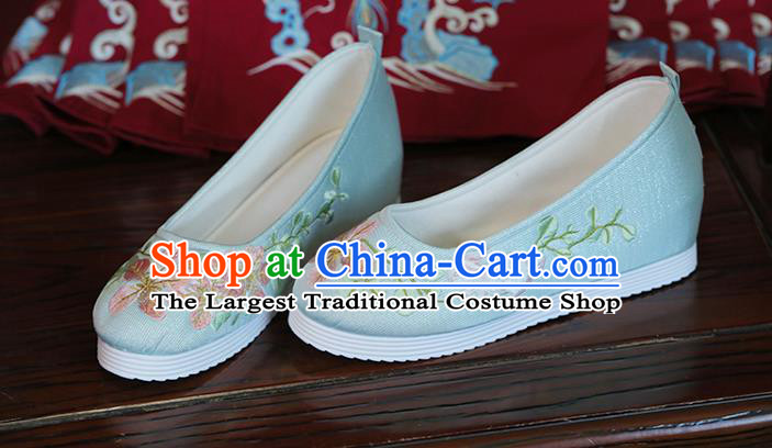 China Handmade Light Blue Cloth Shoes Embroidered Peach Blossom Rabbit Shoes Hanfu Shoes Princess Shoes