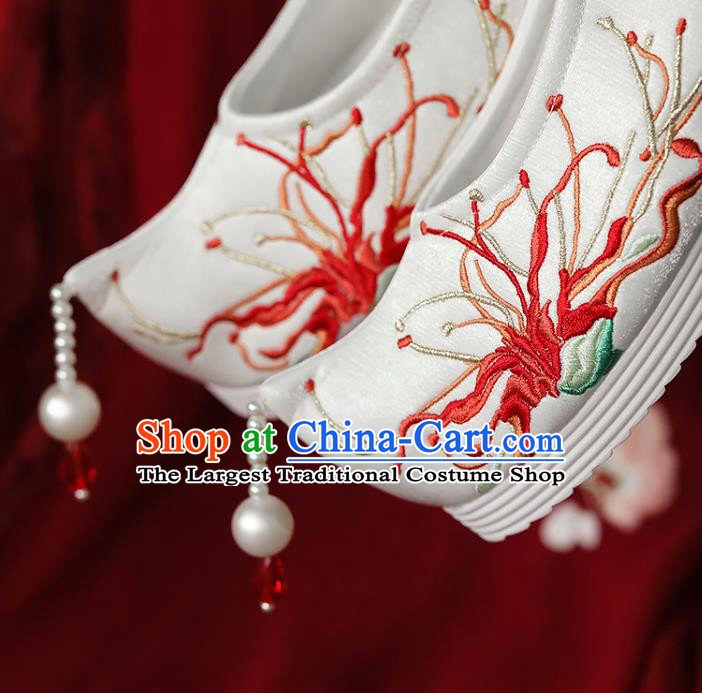 China Handmade Cloth Shoes Ming Dynasty Princess Shoes Hanfu Shoes Embroidered Red Spider Lily Shoes