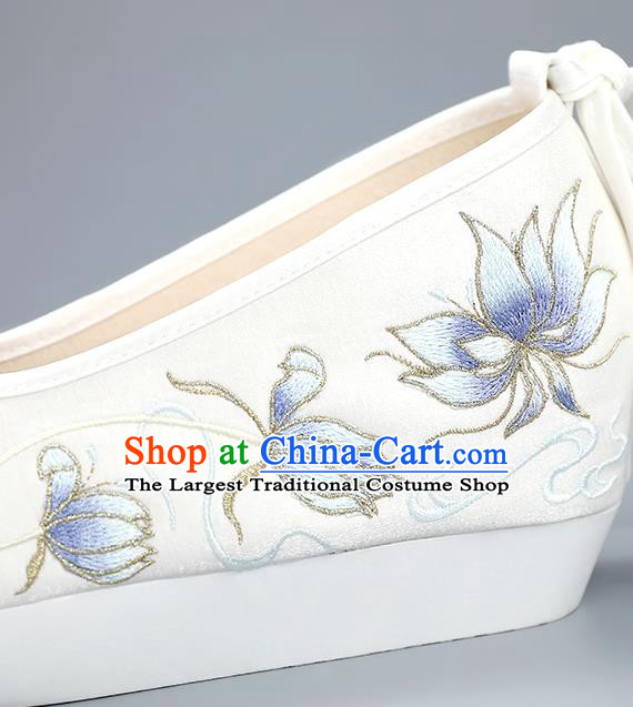 China Embroidered Epiphyllum Shoes Ancient Court Shoes Traditional Hanfu Shoes Ming Dynasty Princess Shoes