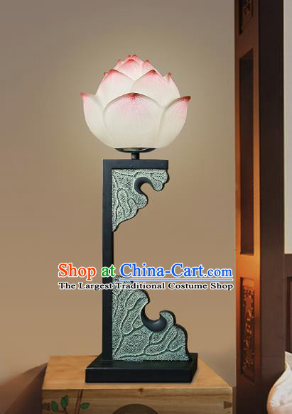 China Handmade Palace Desk Lantern Traditional Home Decorations Iron Art Lotus Table Lamp