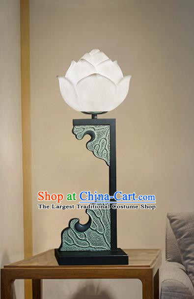 China Traditional Home Decorations Iron Art Blue Lotus Table Lamp Handmade Palace Desk Lantern