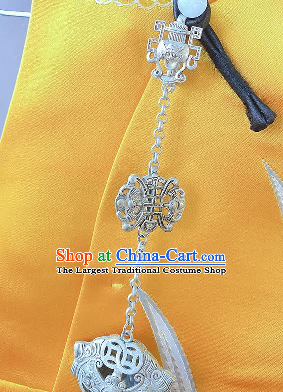 China Classical Silver Bells Tassel Pendant Cheongsam Accessories Traditional Carving Bat Brooch