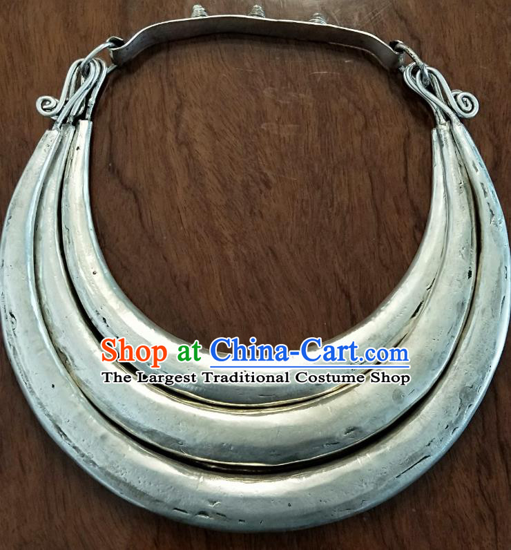 China National Embroidered Necklet Accessories Traditional Miao Ethnic Handmade Silver Carving Necklace